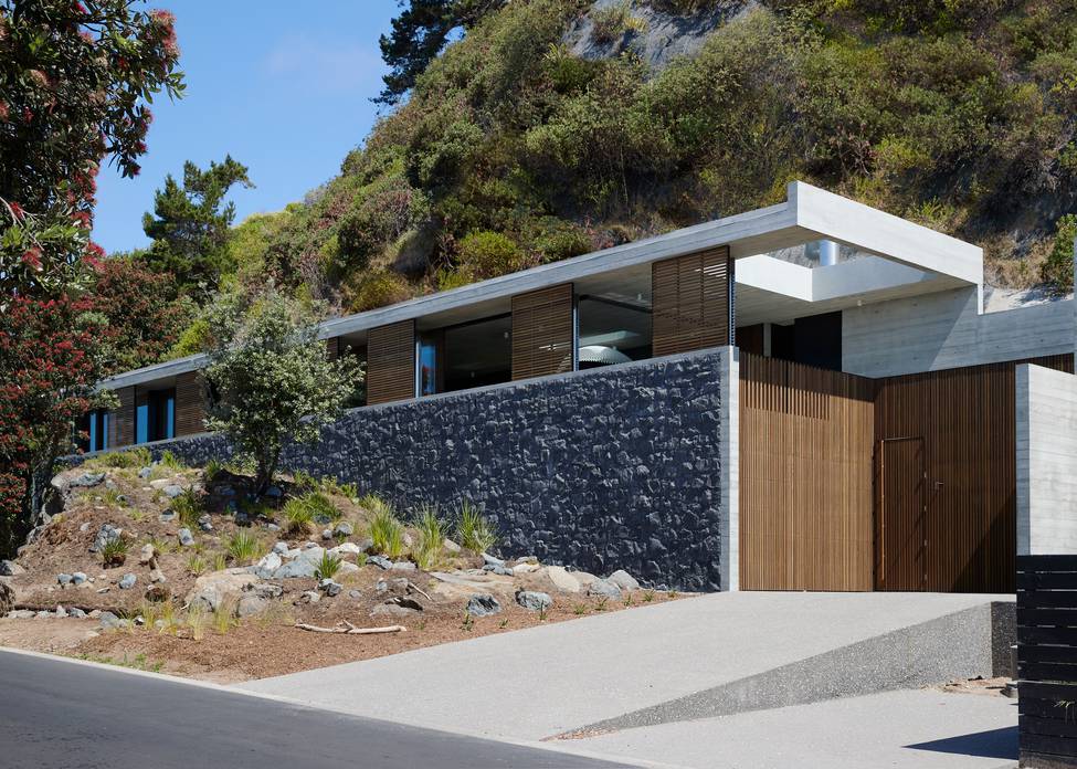 Onetangi Beach house by Herbst Architects