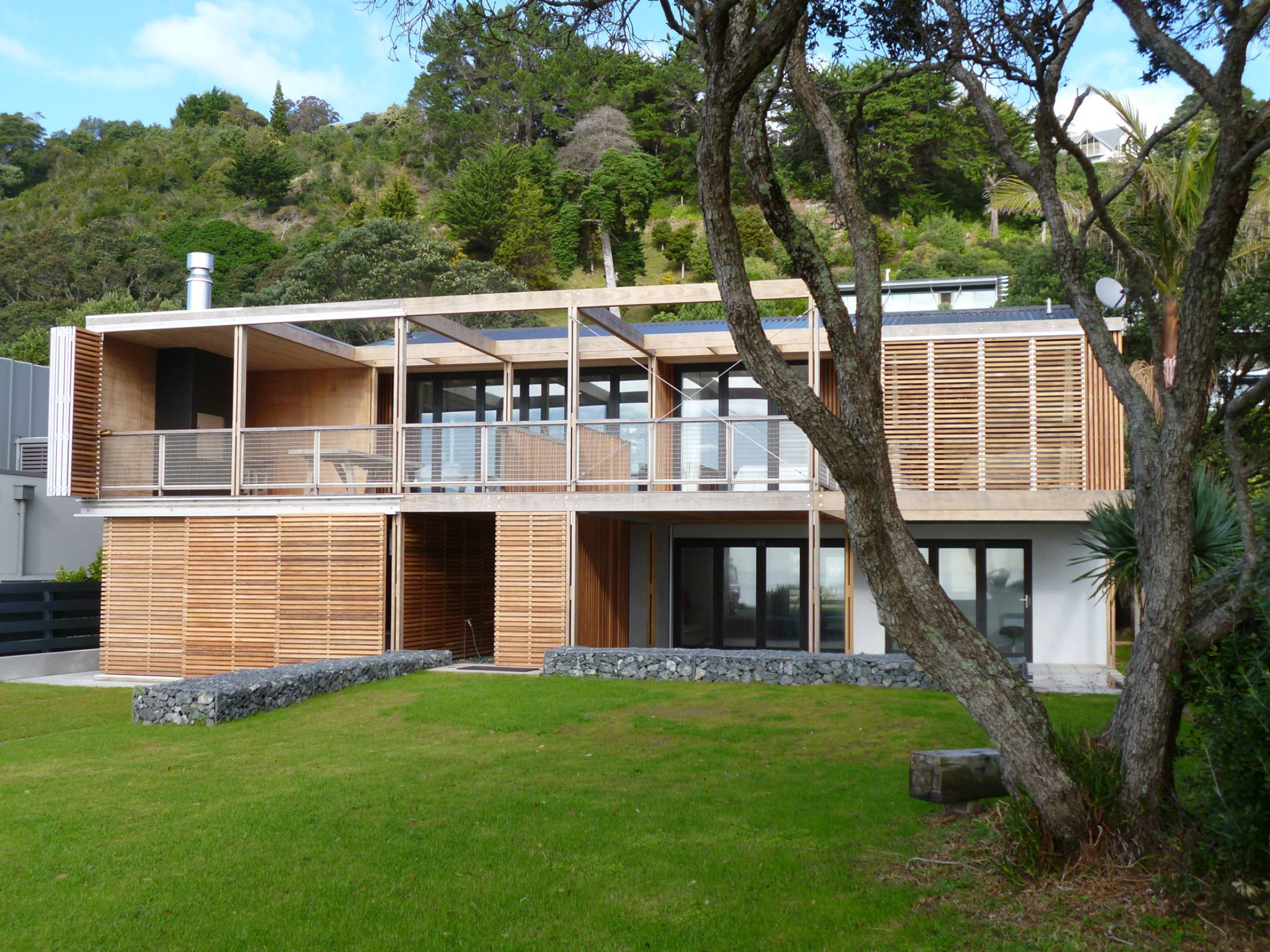 Onetangi Bach by Herbst Architects