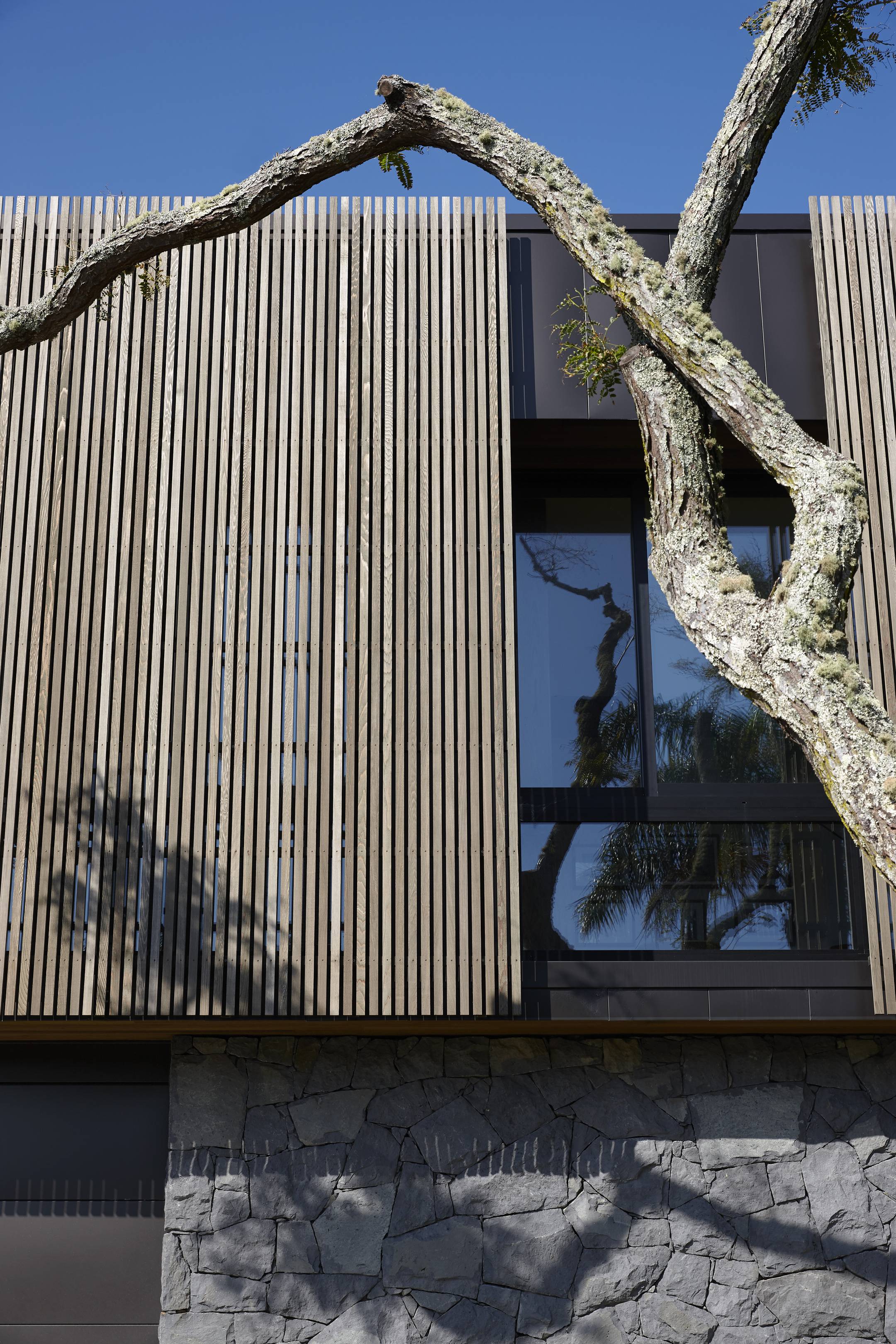 Hauraki Road House by Herbst Architects